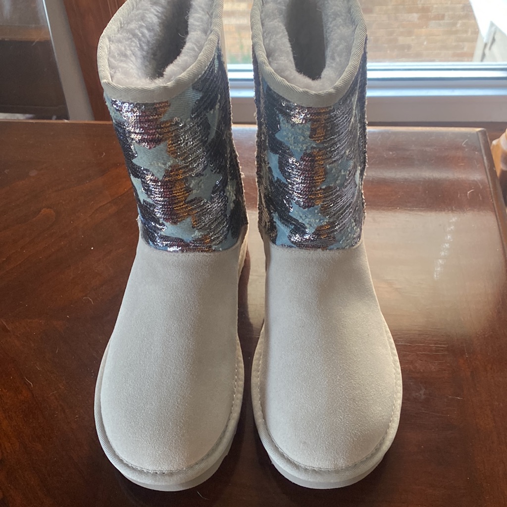 - Ugg Nwot. Suede Embellished With Stars In Denim. Gorgeous!!